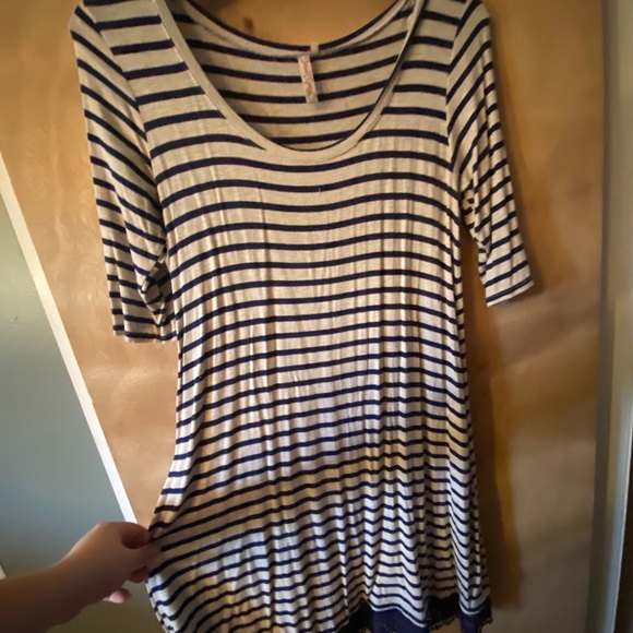 Dresses - Picture 8 of 13